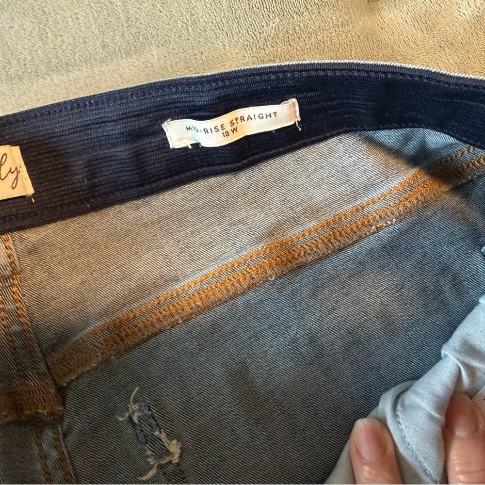 Wonderly Straight Leg Jeans in Deep Blue - Picture 2 of 6